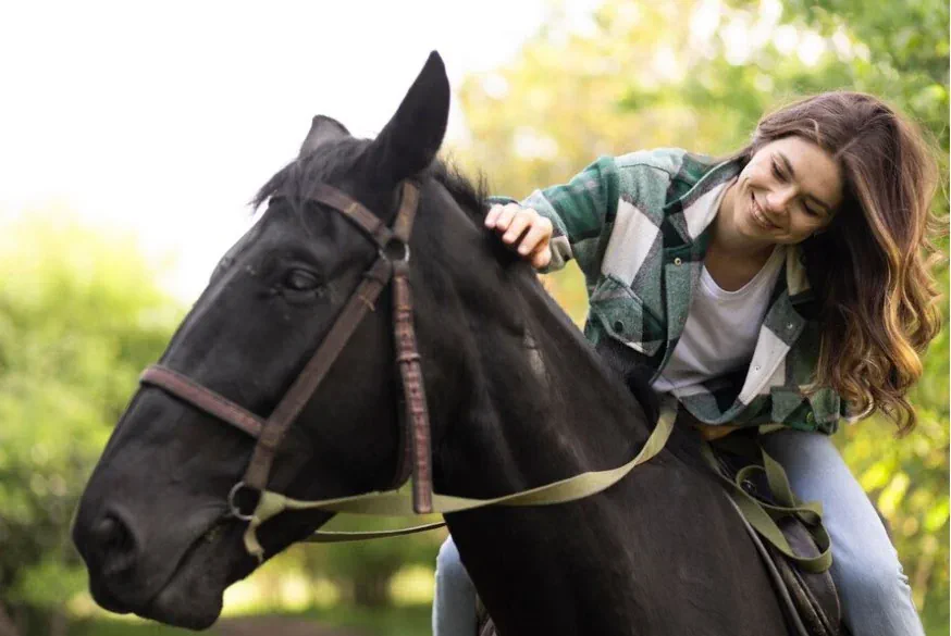 beneficios de montar a caballo